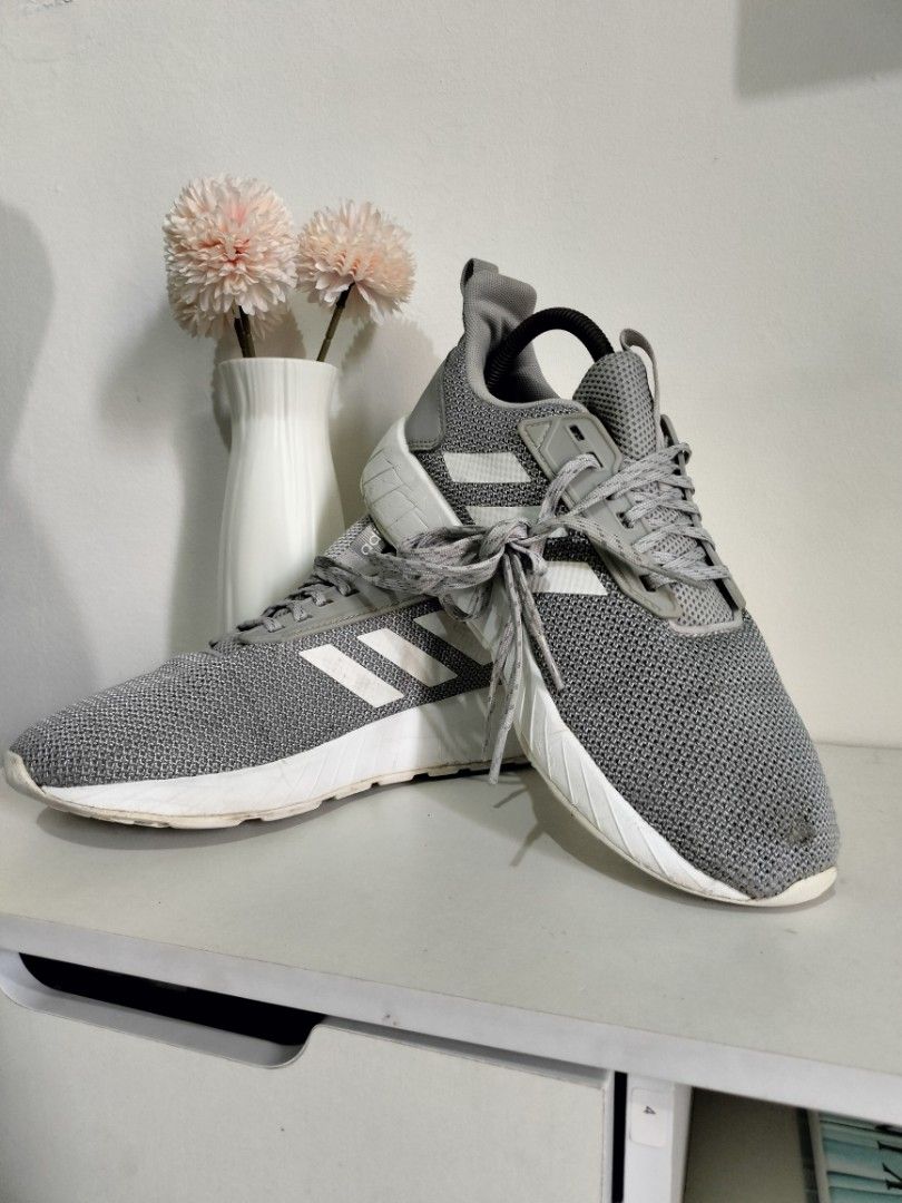 Sepatu adidas 2025 questar drive
