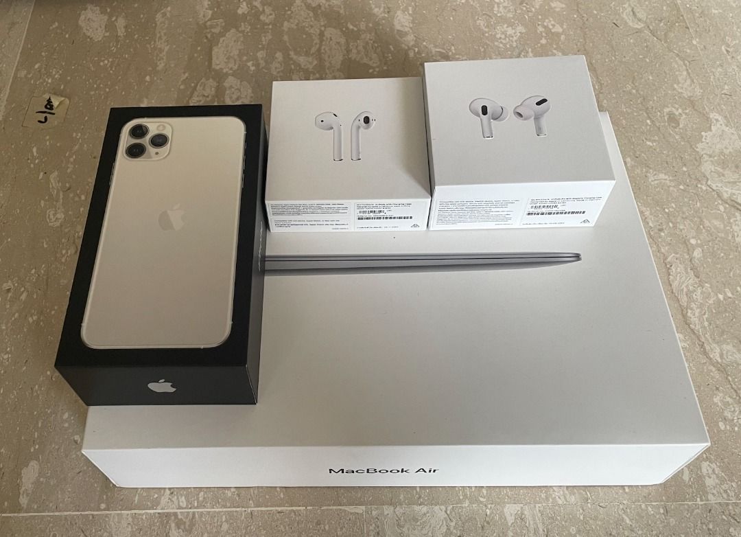 Does the iphone 11 come with airpods in top the box