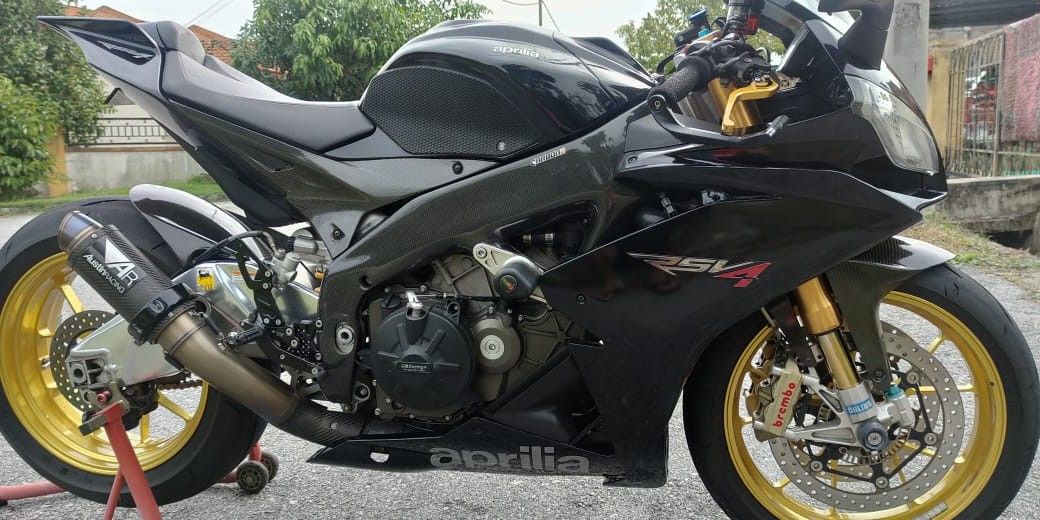 Aprilia rsv4 outlet factory 2011