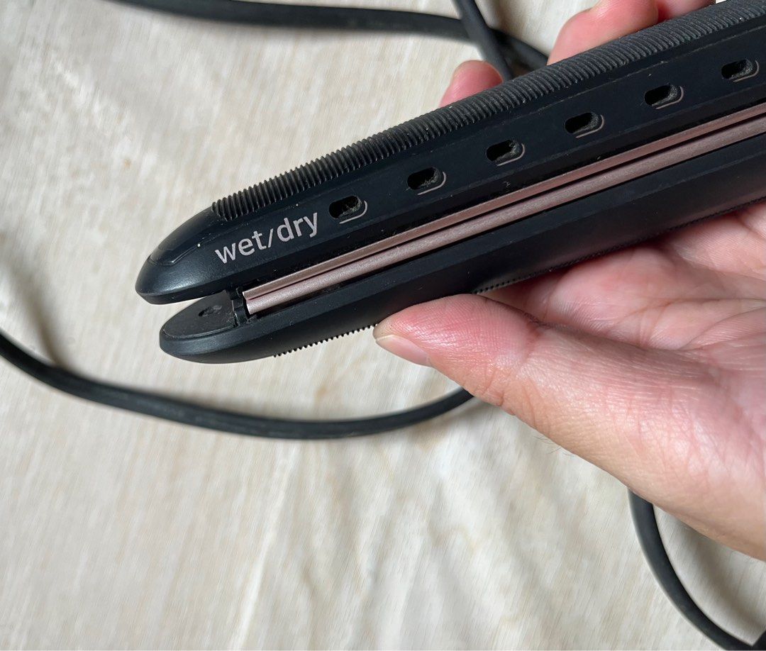 Babyliss Hair Straightener/Iron on Carousell