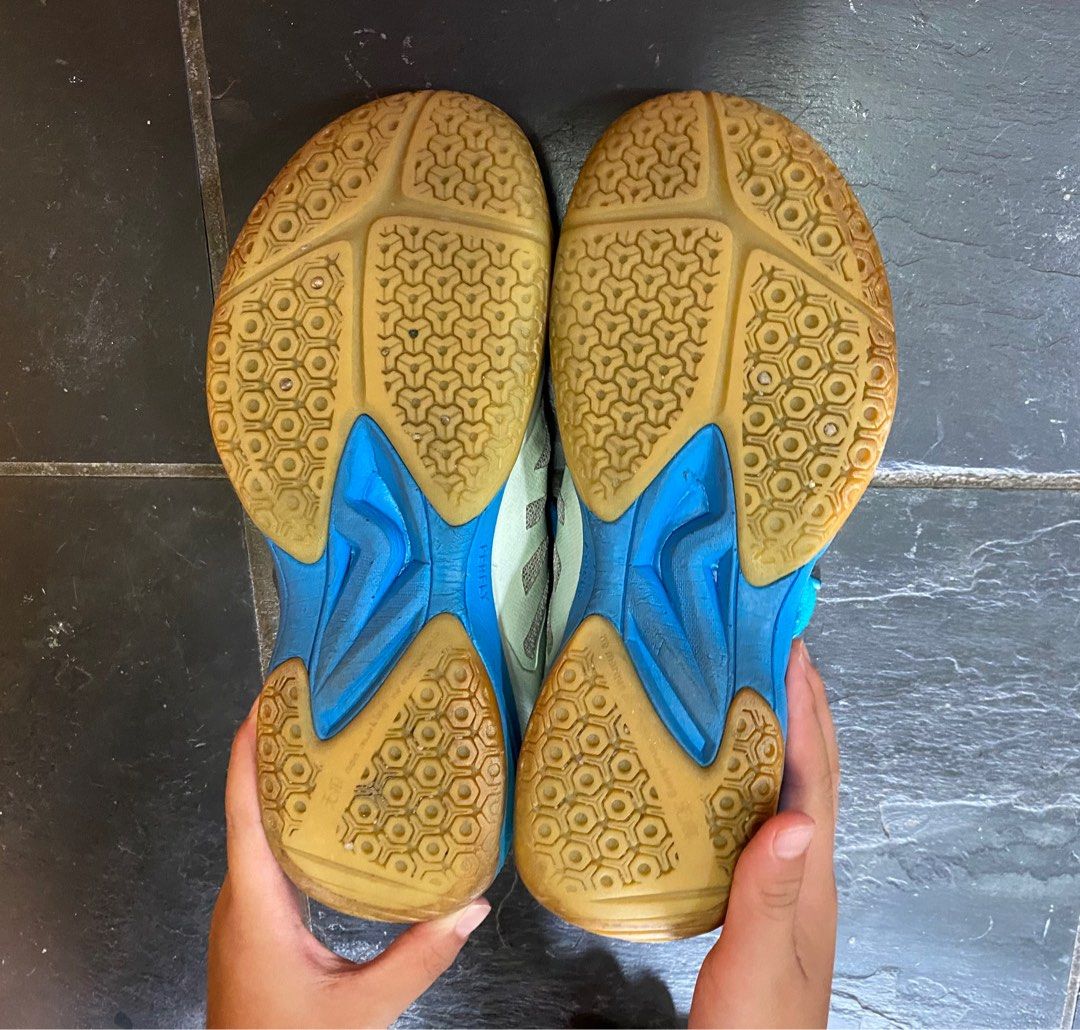 Badminton shoes hotsell under 15