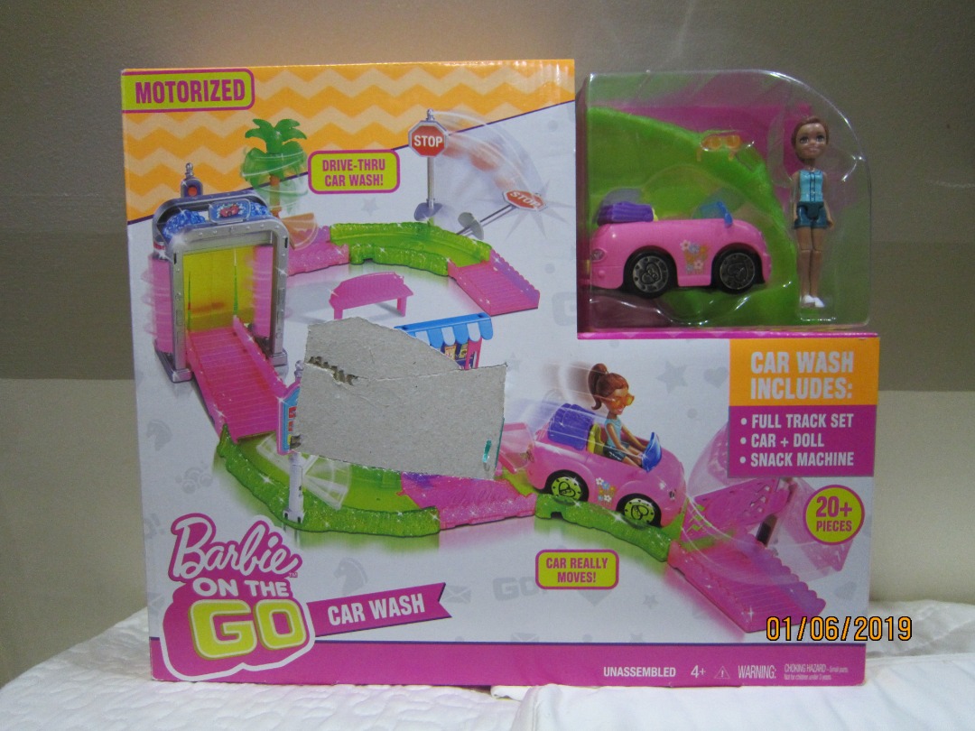 Barbie on the go car shop wash