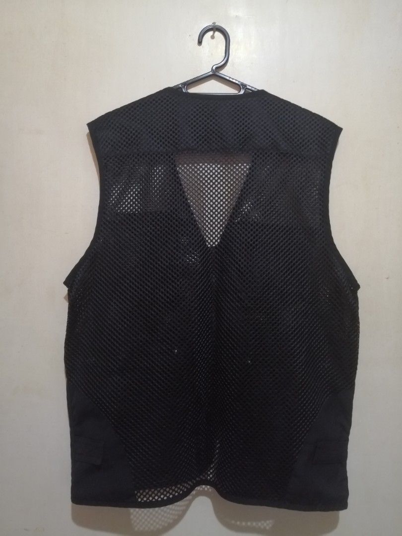 Black Multi Pocket Fishnet Vest (Category: Vests) located in Bay. Submitted by thrift2memorylane (Listing ID 1243230200, Image 2). Description: Black Multi Pocket Fishnet Vest Color rate: 10/10 Condition: Excellent Size: Fits M to L (25.5x20 inches) 400 + sf Location: Laguna Dm Note: Color may vary due to camera and lighting.