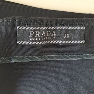更換黑色夏季裙子 PRADA64242861414915110