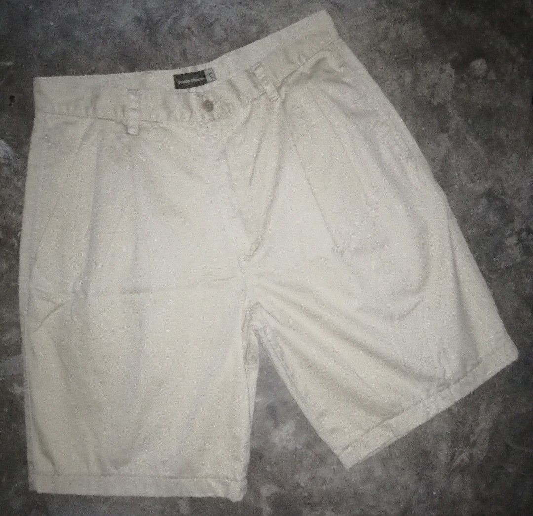 Bossini Chinos Short Khaki (Category: Shorts) located in Bay. Submitted by thrift2memorylane (Listing ID 1243238951, Image 1). Description: Bossini Chinos Short Khaki Issue: Minimal stains Color rate: 9/10 Condition: Good Size: 34W x 31L on tag 120 + sf Location: Laguna Dm Note: Color may vary due to camera and lighting.