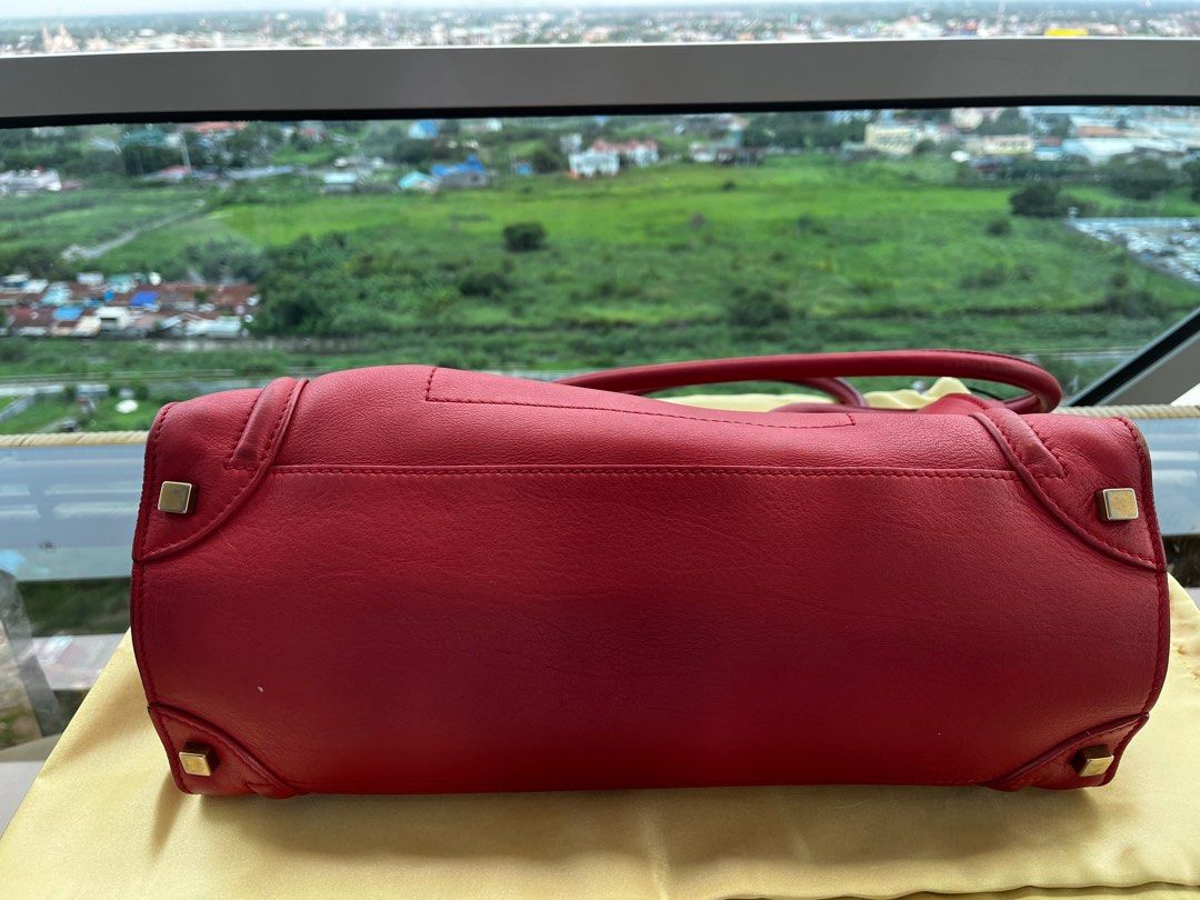 Celine Phantom Bag (Category: Luxury Bags & Wallets) located in Taguig. Submitted by chibengco (Listing ID 1243113921, Image 3). Description: .