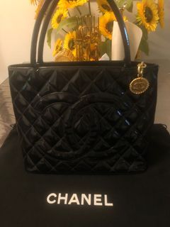 💎Sold💎 Excellent Condition Chanel Medallion Tote In Beige Caviar And GHW,  Luxury on Carousell