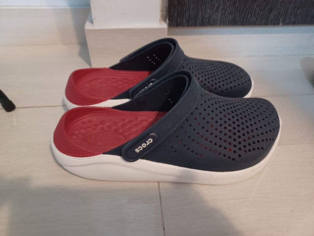 Red crocs size 7 online
