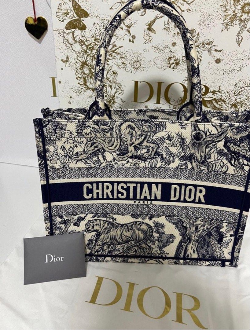 Medium Dior Book Tote Ecru and Gray Toile de Jouy Embroidery (36 x 27.5 x  16.5 cm)