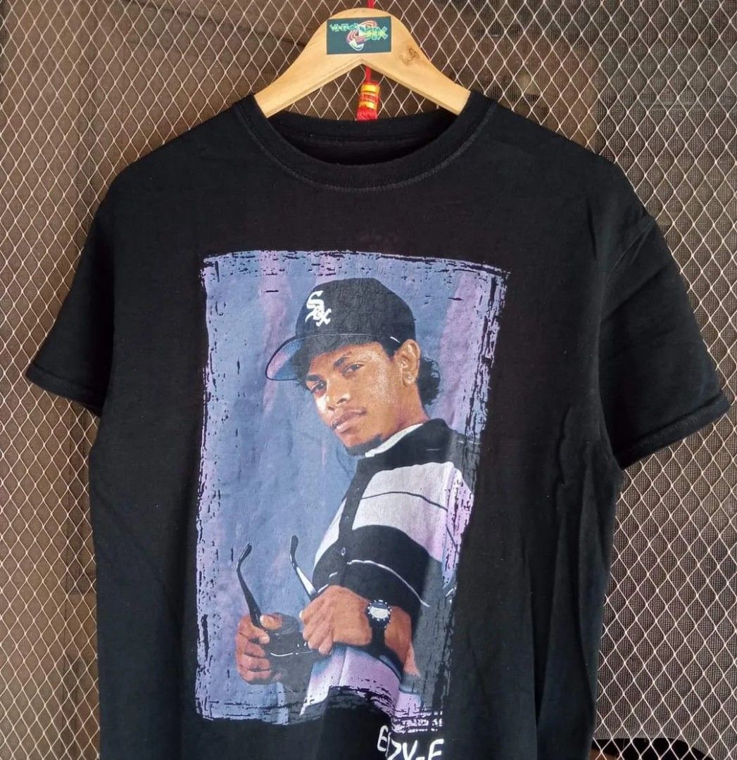Eazy e (Category: Activewear) located in Quezon City. Submitted by ojallday06 (Listing ID 1243270310, Image 3). Description: Eazy E Portrait Size: Medium 📐 20.5/28 Issue: 1 tiny pinhole on the hem area.