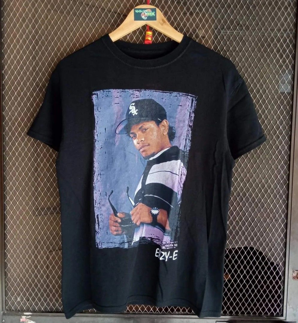 Eazy e (Category: Activewear) located in Quezon City. Submitted by ojallday06 (Listing ID 1243270310, Image 1). Description: Eazy E Portrait Size: Medium 📐 20.5/28 Issue: 1 tiny pinhole on the hem area.