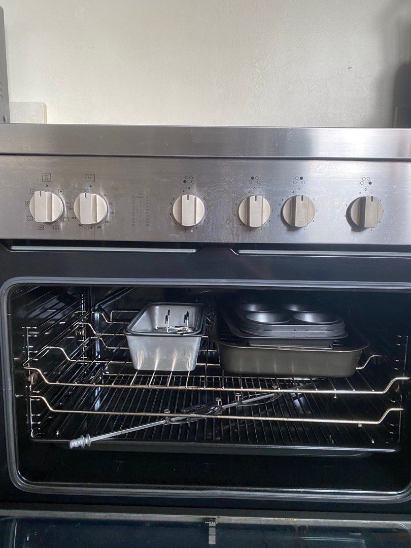 Elba Freestanding Induction Oven on Carousell