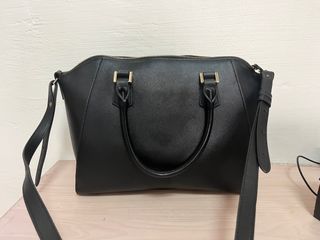 14659 - P1,500 MCM black canvas leather gold hardware 33cm shoulder bag,  Women's Fashion, Bags & Wallets, Shoulder Bags on Carousell