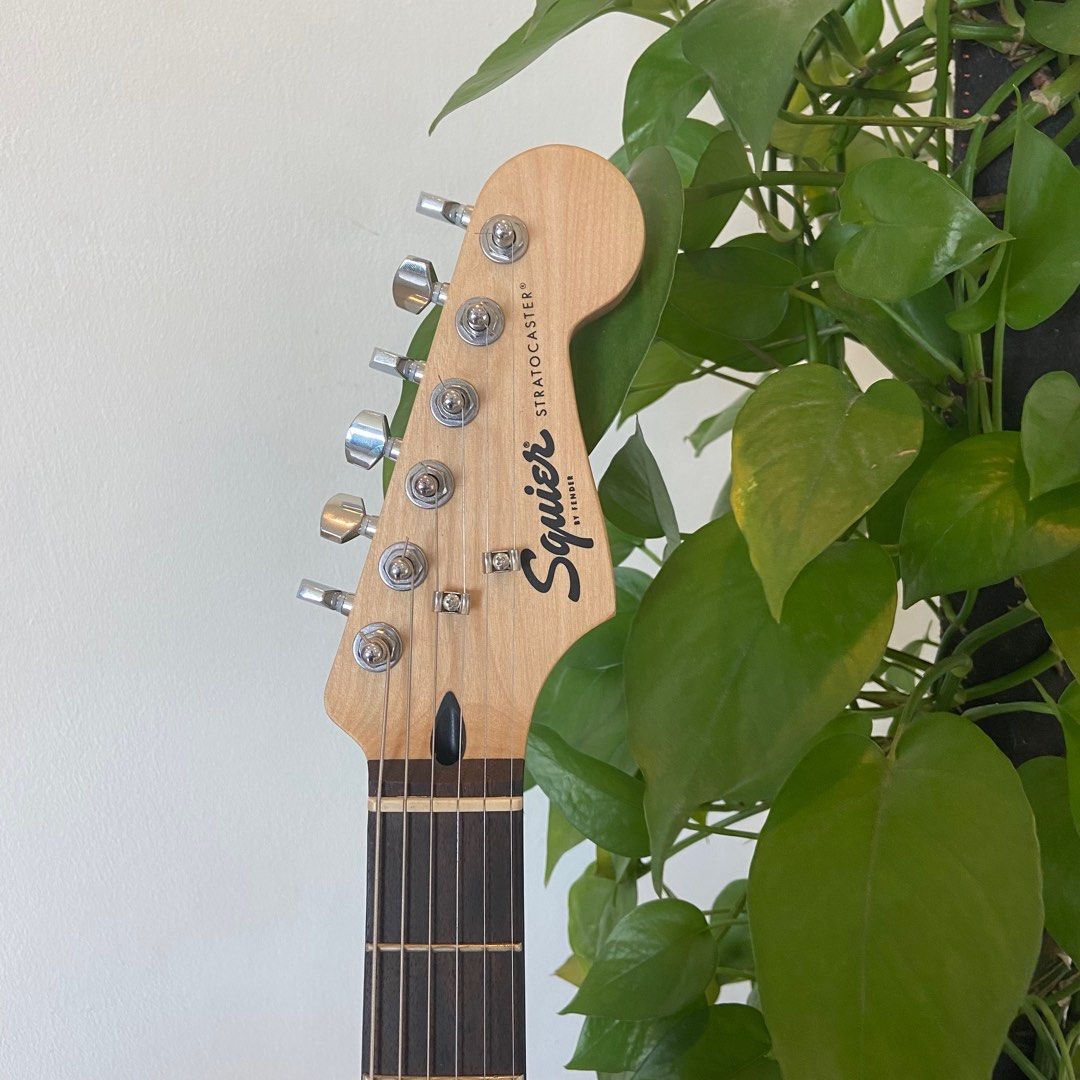 Fender Squier Stratocaster Electric Guitar Laurel FB 3Tone Sunburst