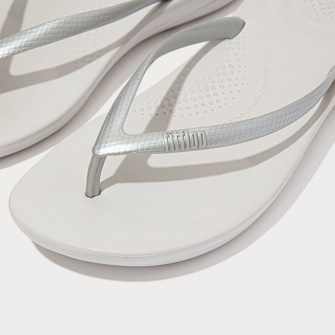 Fitflop IQUSHION Ergonomic Flip Flops in Silver