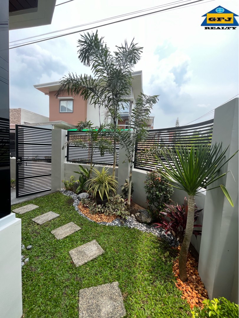 Five Bedrooms House and lot for rent in Angeles City Near Clark