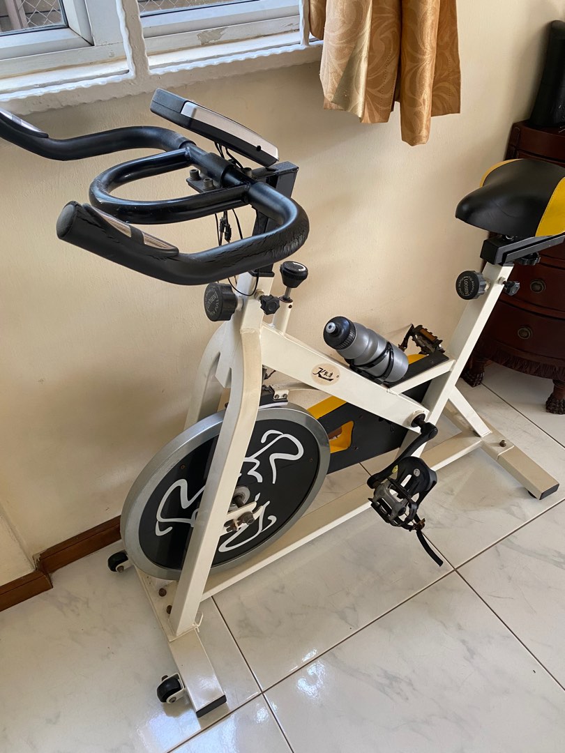 FREE EXERCISE BICYCLE, pick up and go!, Sports Equipment, Exercise