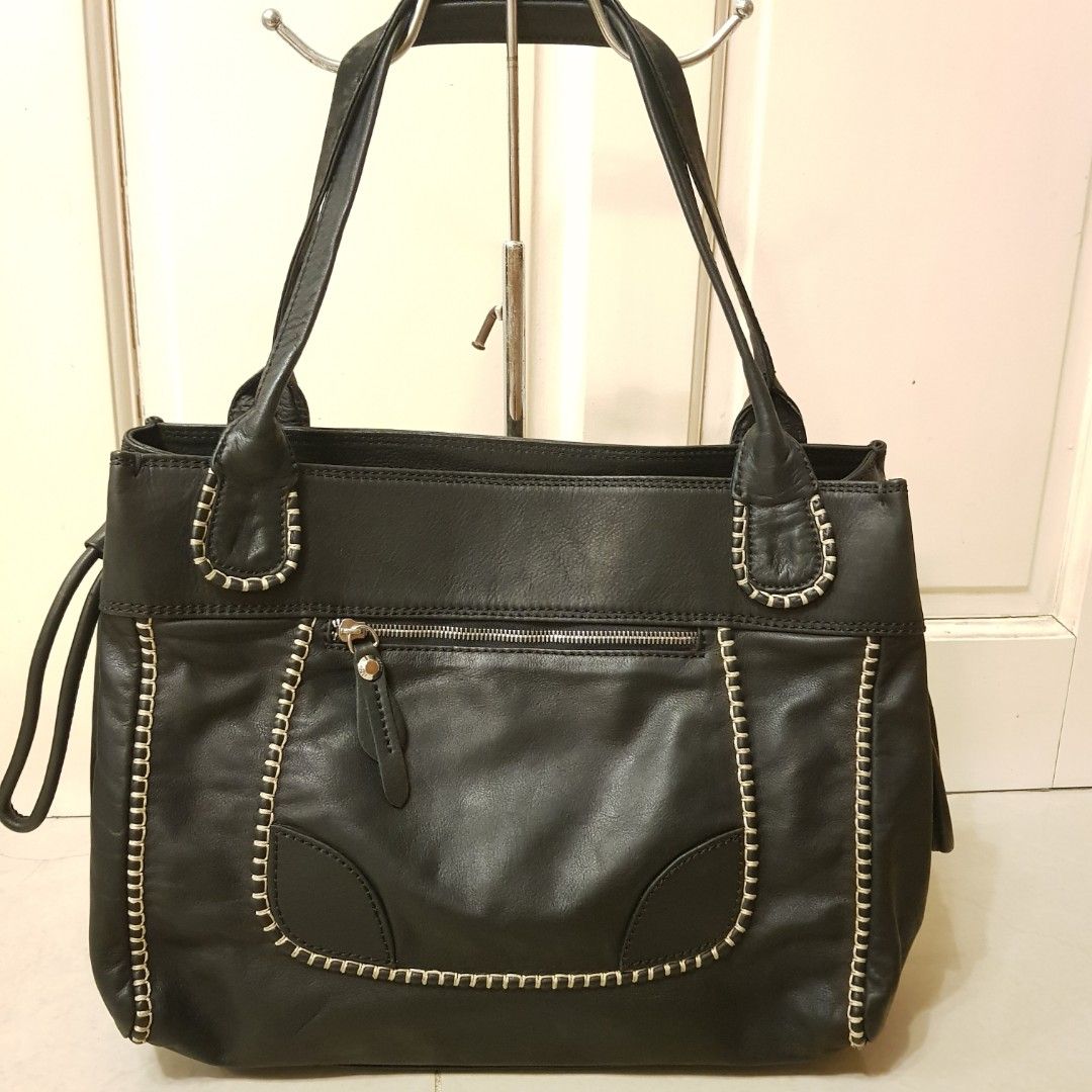 Metrocity Chain Black Leather Sling Bag, Luxury, Bags & Wallets on Carousell