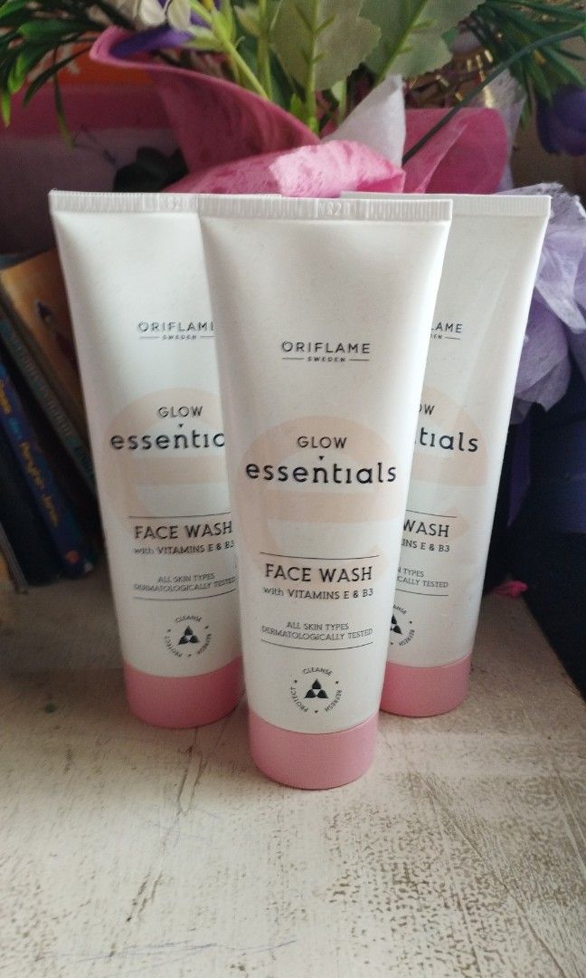 Glow Essential Face wash Oriflame, Kesehatan & Kecantikan, Kulit, Sabun