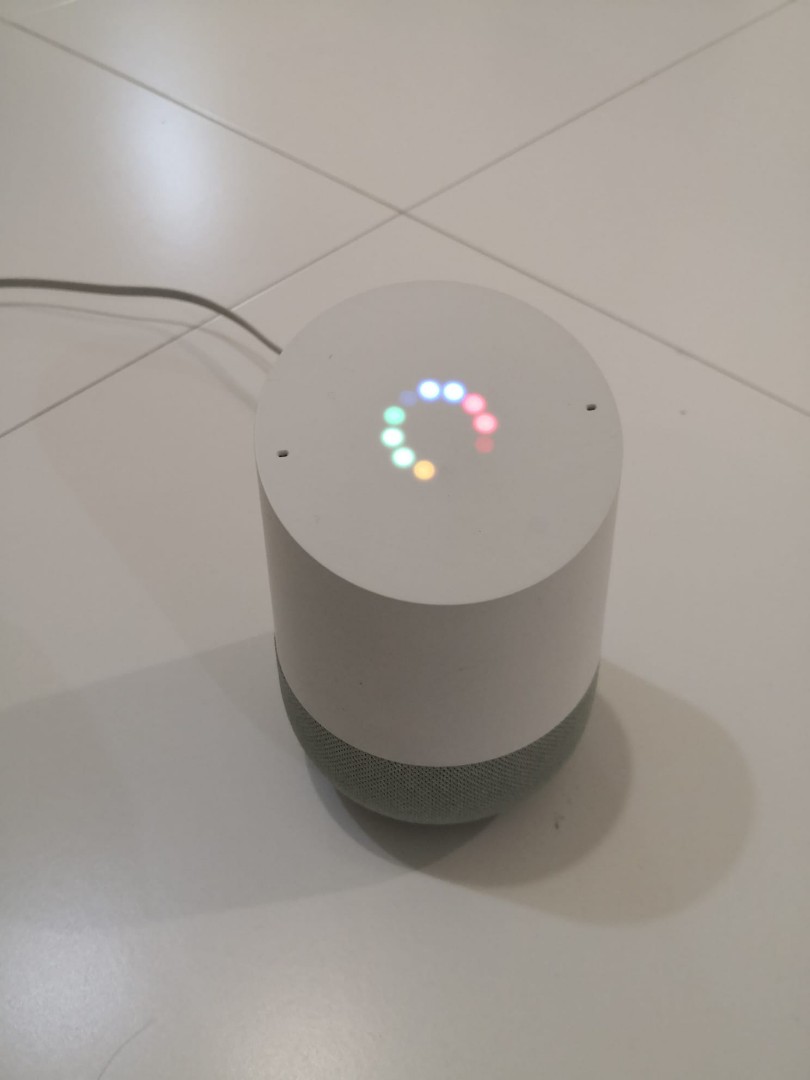 Google home mini hot sale 4 white lights