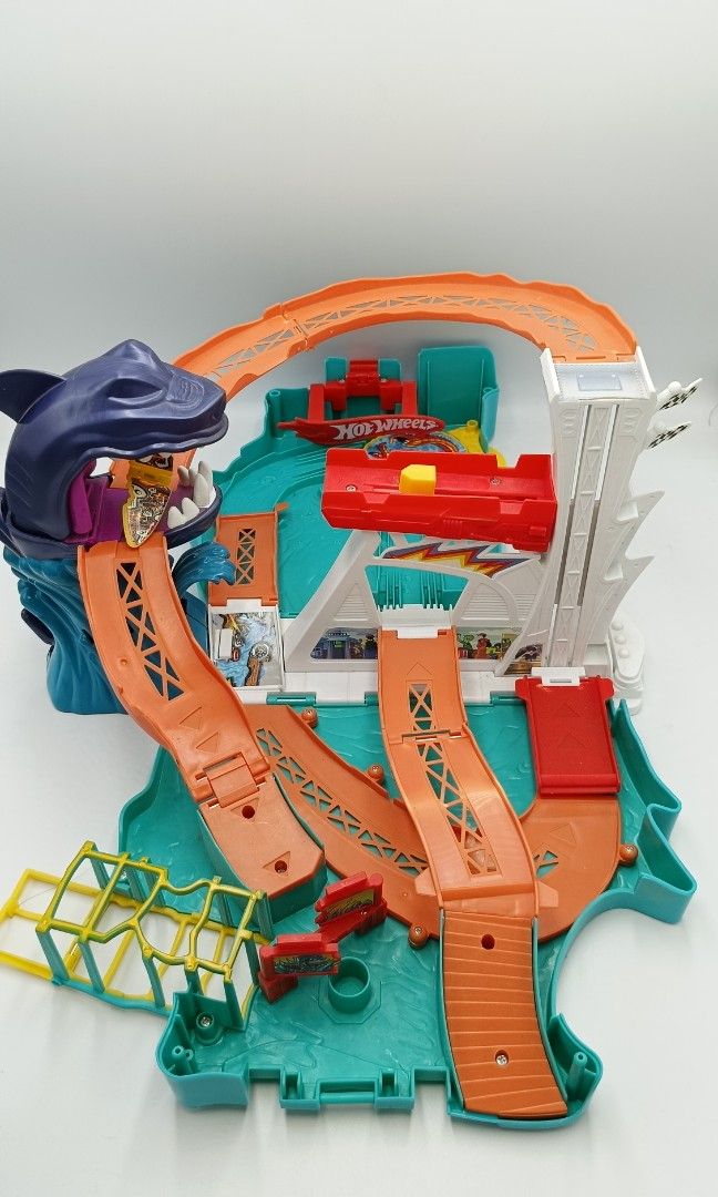 Hot wheels track shark attack top