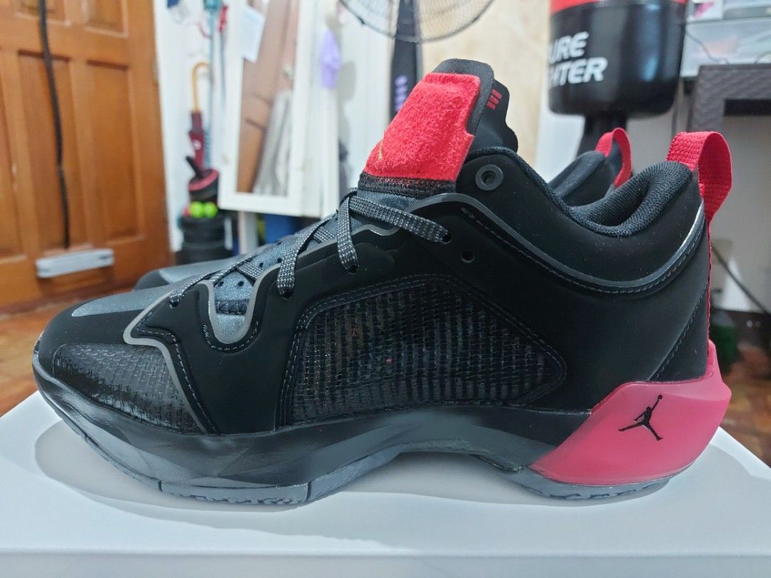 Jordan 37 low (Category: Sneakers) located in Mandaluyong City. Submitted by mcvon (Listing ID 1243213841, Image 2). Description: For Sale!!! Jordan 37 Low "Breds" Sz.9.