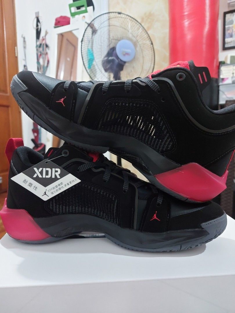 Jordan 37 low (Category: Sneakers) located in Mandaluyong City. Submitted by mcvon (Listing ID 1243213841, Image 3). Description: For Sale!!! Jordan 37 Low "Breds" Sz.9.