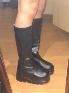 Knee high black boots US7 Women’s