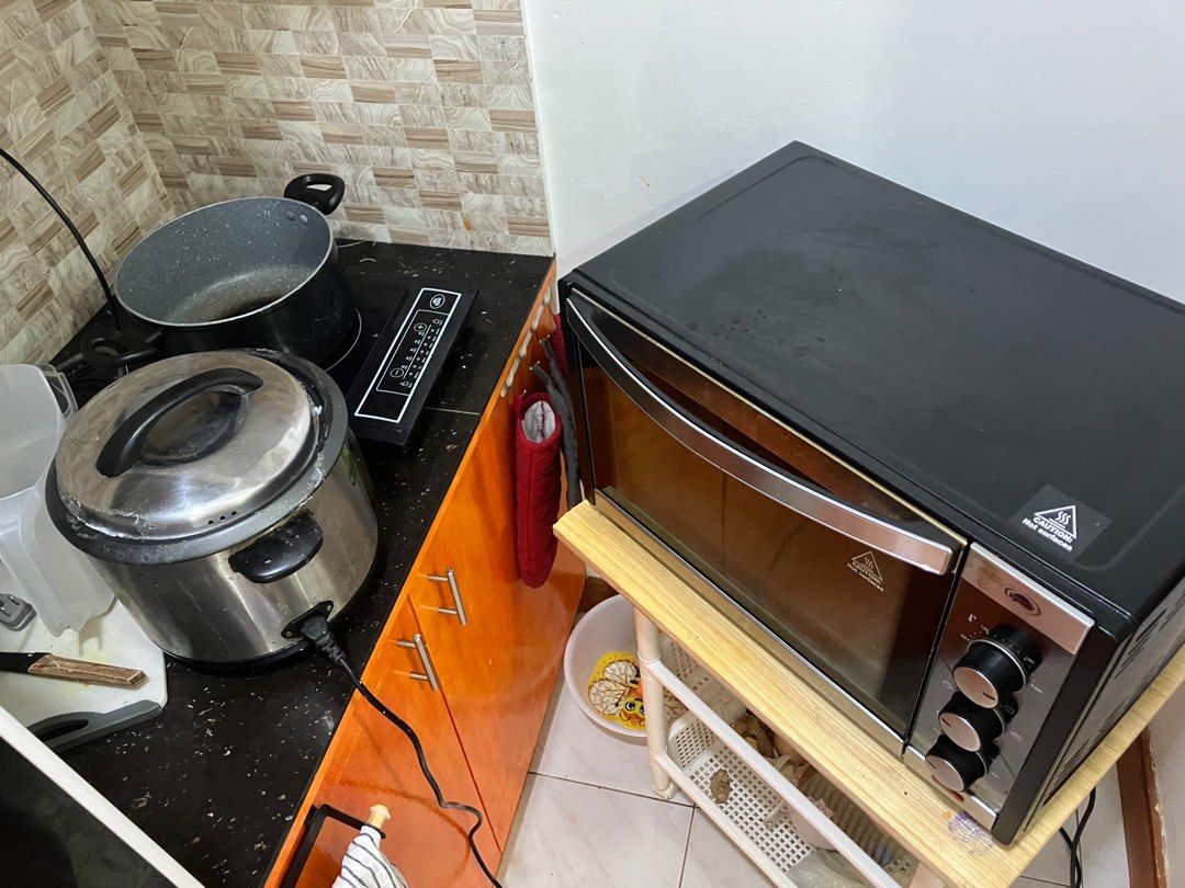 Kyowa Electric Oven 45 L (Category: Ovens & Toasters) located in Paranaque City. Submitted by EuniceG (Listing ID 1243129080, Image 3). Description: - Kyowa electric oven 45 L - Well used. - bought 6 months ago - No issues. Works normally. - Has food stains inside - Complete with Grill pan, baking pan and rotisserie equipment - RFS: We’re moving abroad Directions for use: Be wary of possible electric shock. Don’t touch insides of the oven when pl