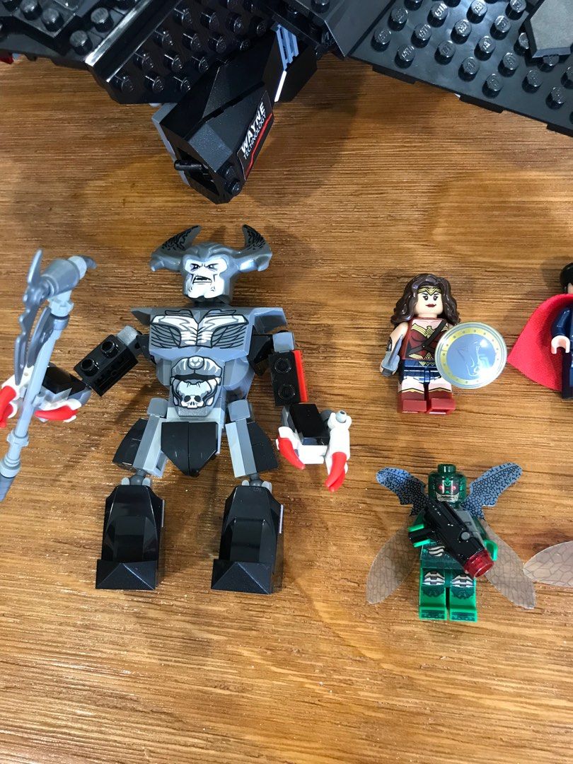 LEGO Super Heroes 76087 Flying Fox Batmobile Airlift Attack