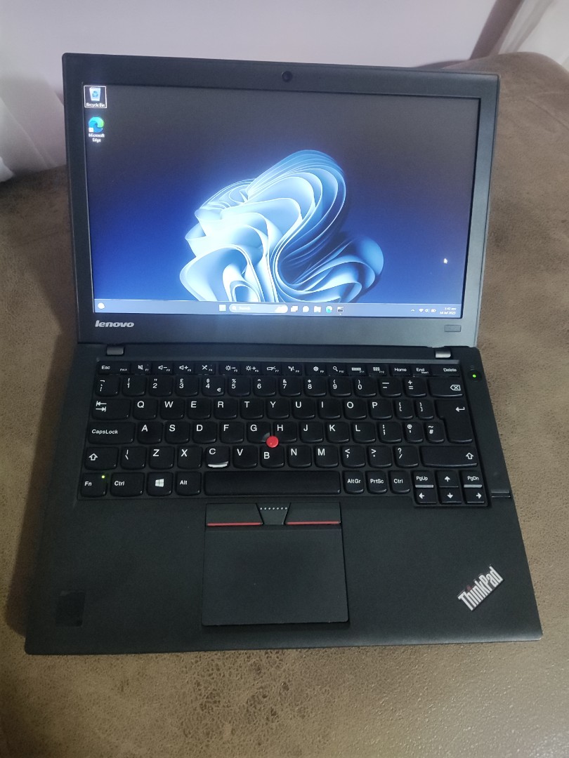 Lenovo Thinkpad X250 Ultrabook i5-5300U processor 128GB SSD