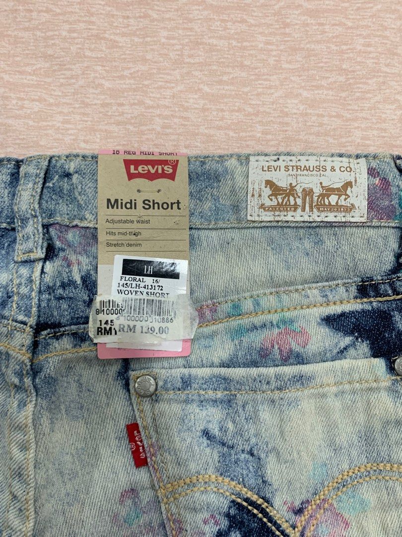 Levis top midi shorts