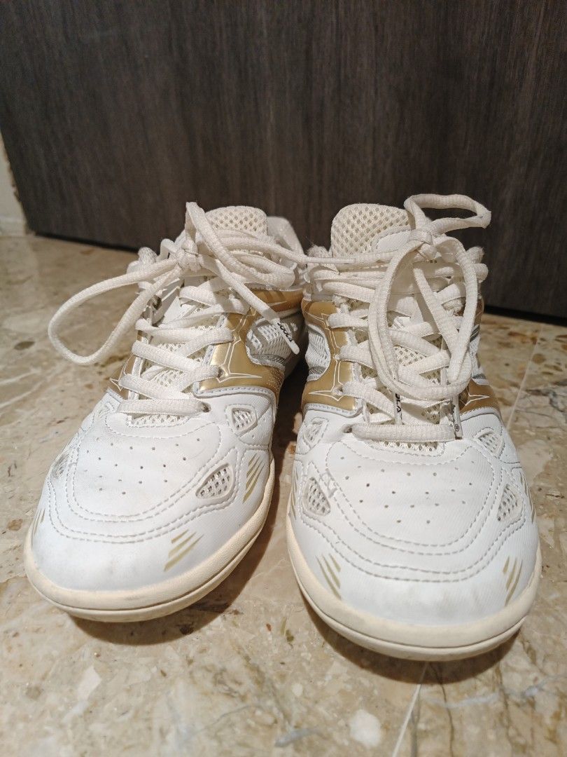 Lightly used shoes sale