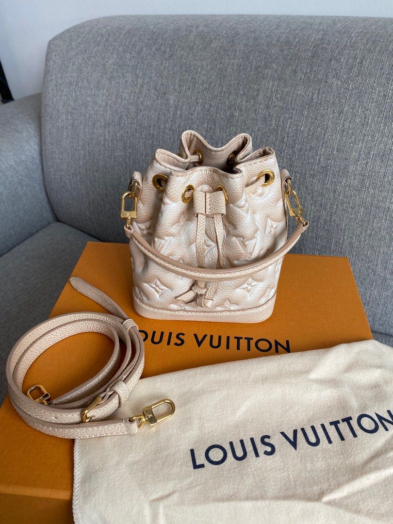 LOUIS VUITTON Nano bucket Shoulder Bag Gold Multicolor M81724 LV Auth  31895a Multiple colors Golden Cloth ref.670113 - Joli Closet