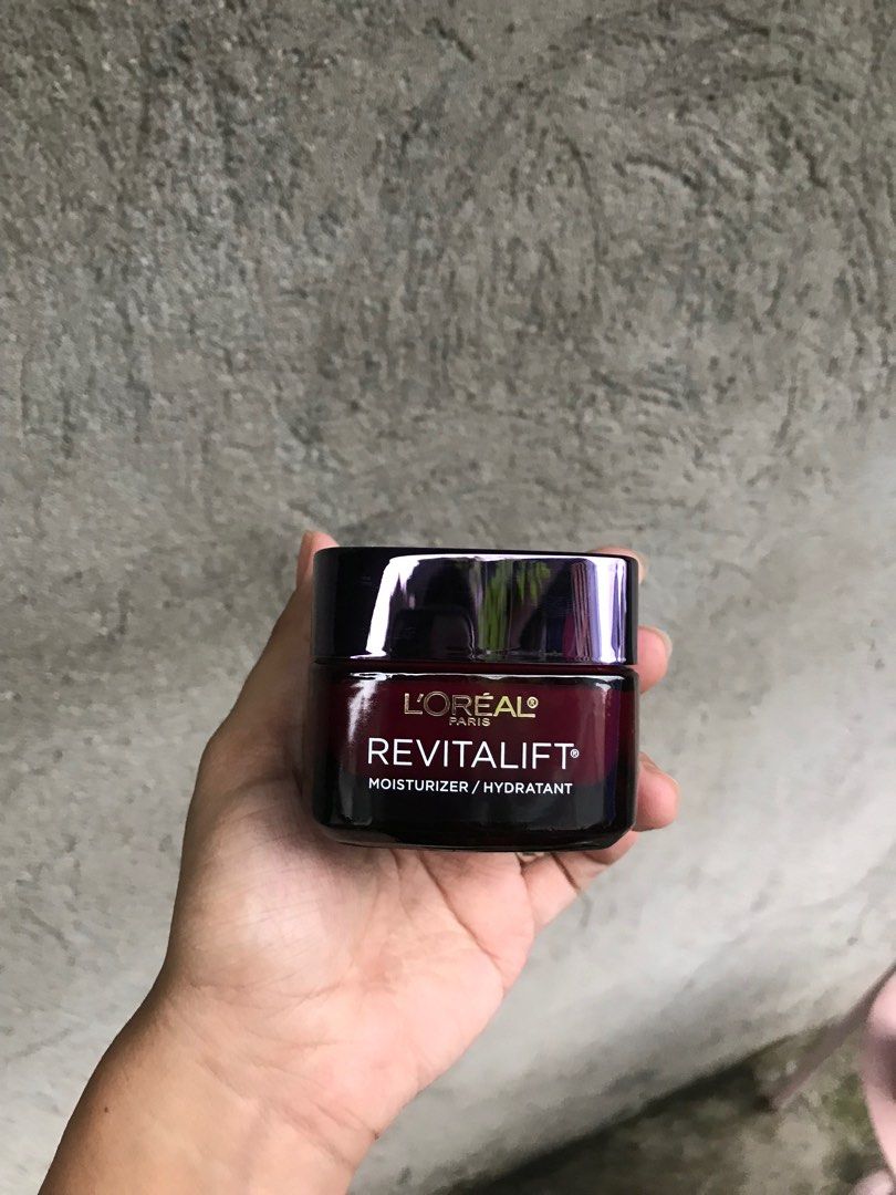 LOREAL REVITALIFT (Anti aging moiturizer) (Category: Face Care) located in Santa Rosa. Submitted by _joannealexis (Listing ID 1243208091, Image 2). Description: Brand new Not sealed No signs of usage Original Price 2k Selling Price 1,700.