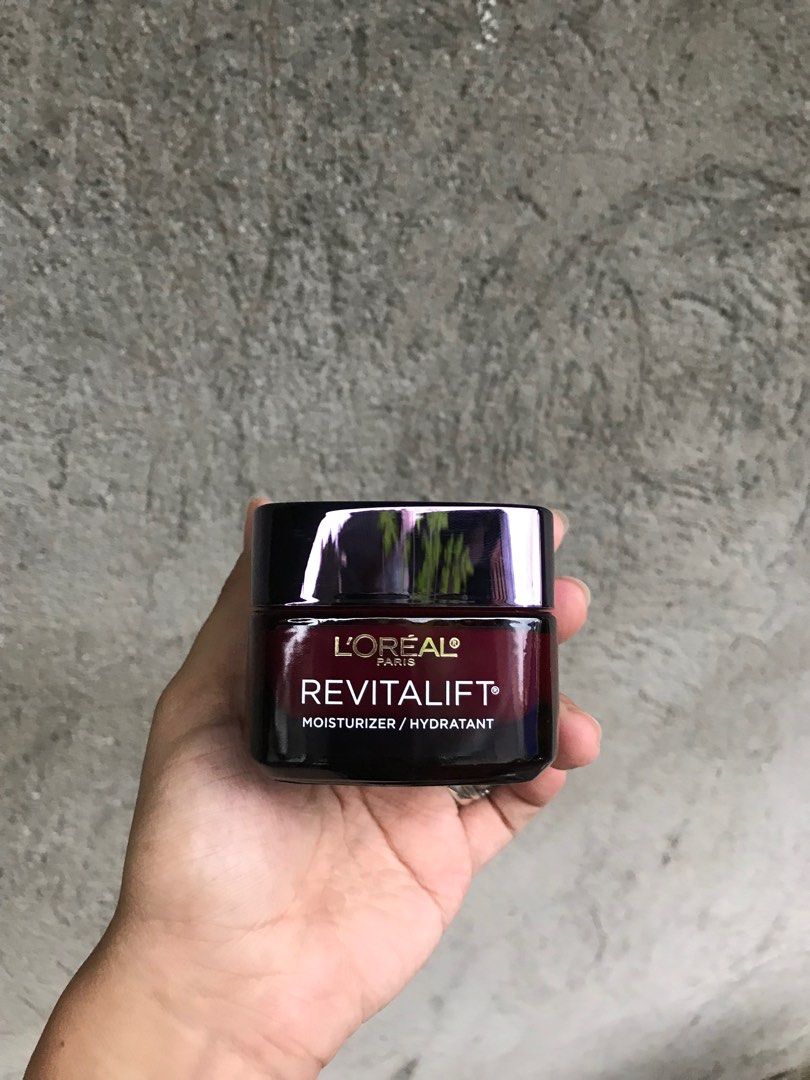 LOREAL REVITALIFT (Anti aging moiturizer) (Category: Face Care) located in Santa Rosa. Submitted by _joannealexis (Listing ID 1243208091, Image 3). Description: Brand new Not sealed No signs of usage Original Price 2k Selling Price 1,700.