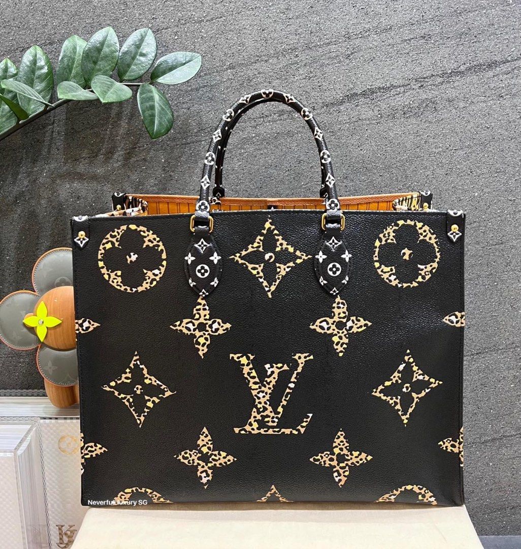 Louis Vuitton Onthego MM Noir Empreinte Leather, Luxury, Bags & Wallets on  Carousell