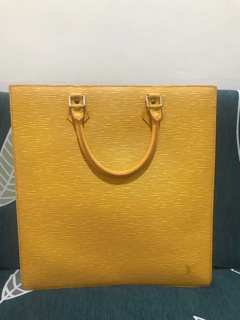 Louis Vuitton Epi Leather Sac Plat in orange, Luxury, Bags & Wallets on  Carousell