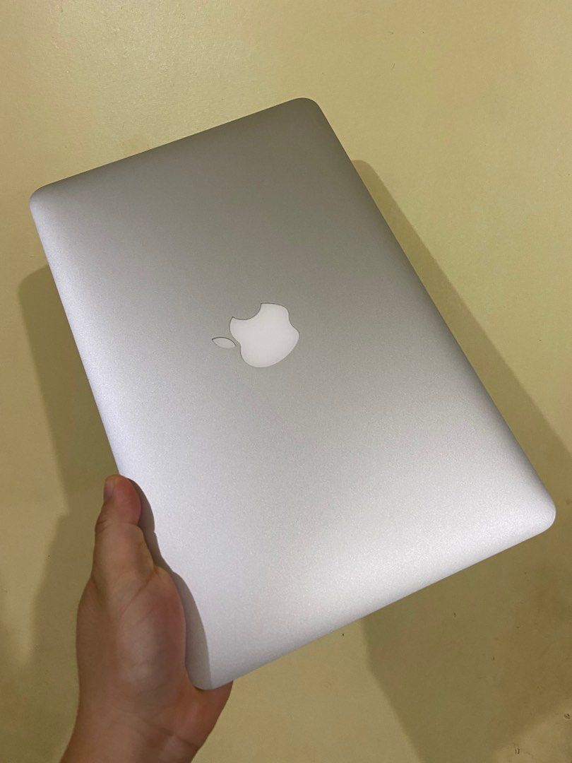 Macbook Air 11 inches (Category: Laptops & Notebooks) located in Antipolo. Submitted by nsantos16 (Listing ID 1243222739, Image 1). Description: hardly used. Not even used for work or anything. Just my extra gadget, option on the side. Netflix, minsan checking emails here. Overview: MacBook Air (11-inch, Early 2015) Processor 1.6 GHz Intel Core i5 Memory 4 GB 1600 MHz DDR3 Startup Disk Macintosh HD Graphics Intel HD 6000 1536 MB Storage 128 GB ma