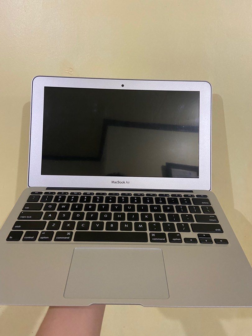 Macbook Air 11 inches (Category: Laptops & Notebooks) located in Antipolo. Submitted by nsantos16 (Listing ID 1243222739, Image 3). Description: hardly used. Not even used for work or anything. Just my extra gadget, option on the side. Netflix, minsan checking emails here. Overview: MacBook Air (11-inch, Early 2015) Processor 1.6 GHz Intel Core i5 Memory 4 GB 1600 MHz DDR3 Startup Disk Macintosh HD Graphics Intel HD 6000 1536 MB Storage 128 GB ma
