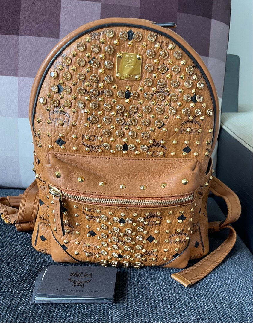 Mcm outlet bag size