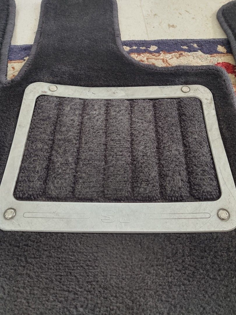 Mercedes SL R230 floor mats (used), Auto Accessories on Carousell