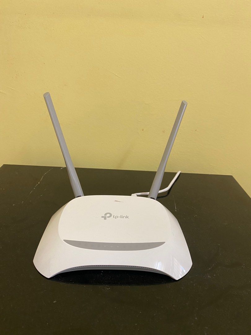 MINI FRIDGE + FREE ROUTER (Pending), TV & Home Appliances, Kitchen