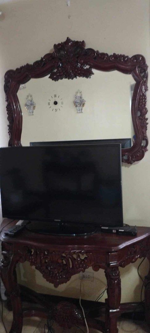 Narra sala set (Category: Sofas) located in Quezon City. Submitted by ladypeps (Listing ID 1243112527, Image 2). Description: Made in narra.