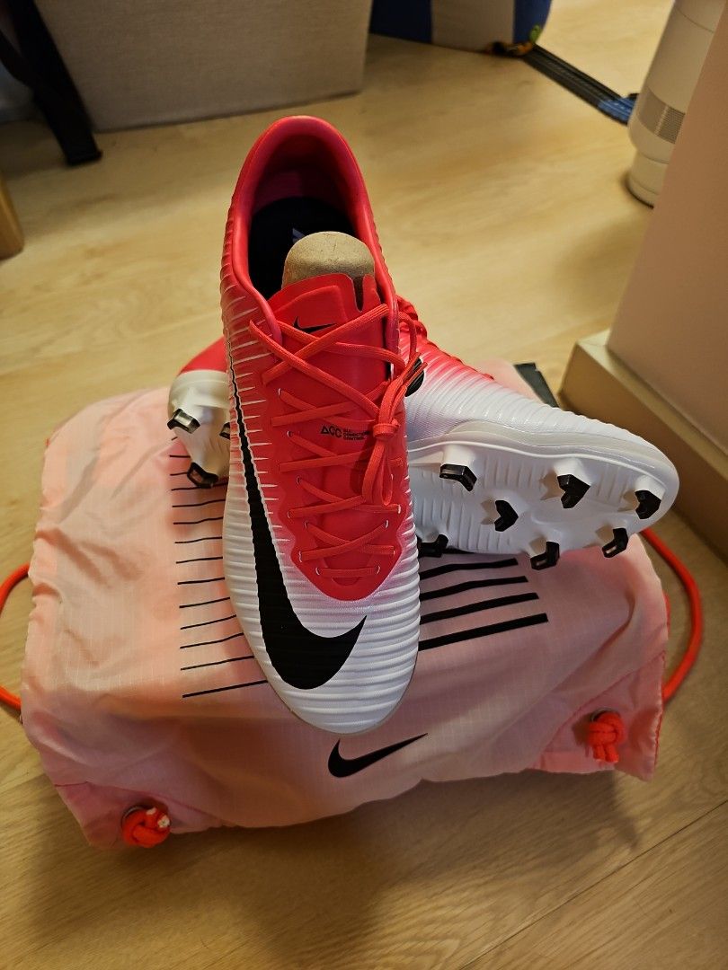 mercurial soccer boot