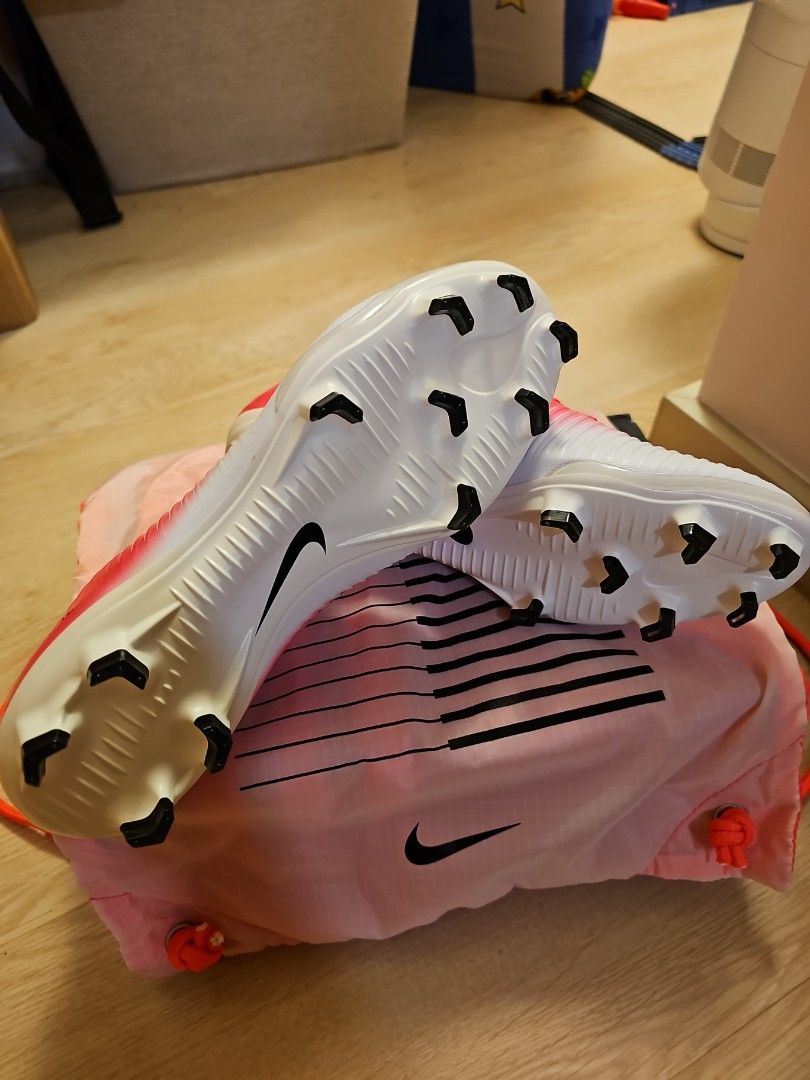 mercurial soccer boot