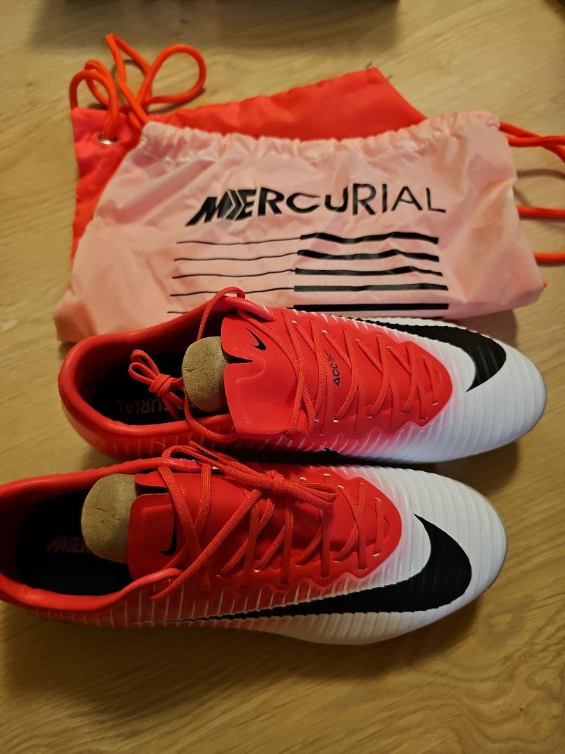 mercurial soccer boot