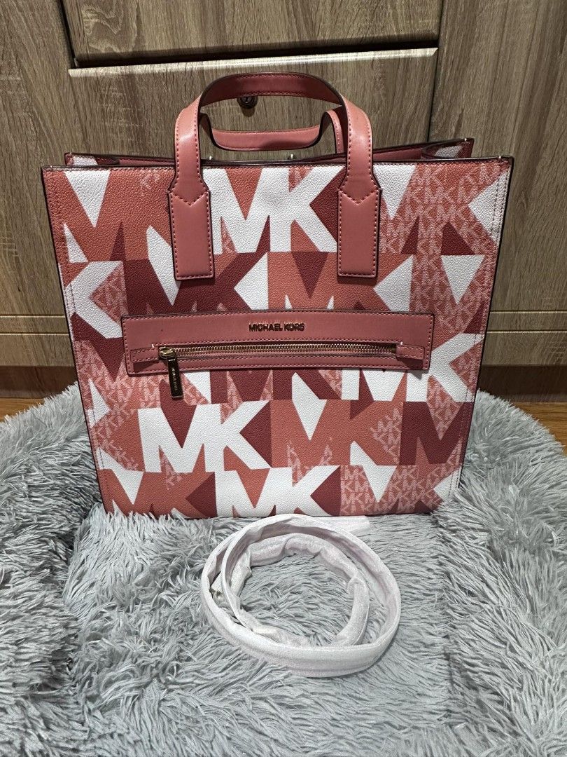OTG bag (Category: Luxury Bags & Wallets) located in New Lucena. Submitted by VhilynShop (Listing ID 1243225126, Image 1). Description: Original Michael Kors Kenly OTG used only once nastore na lang just check the flaws on the picture na lang pm me for more details.