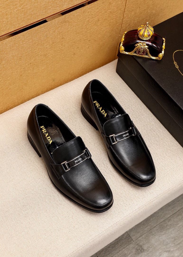 Prada saffiano leather best sale loafers