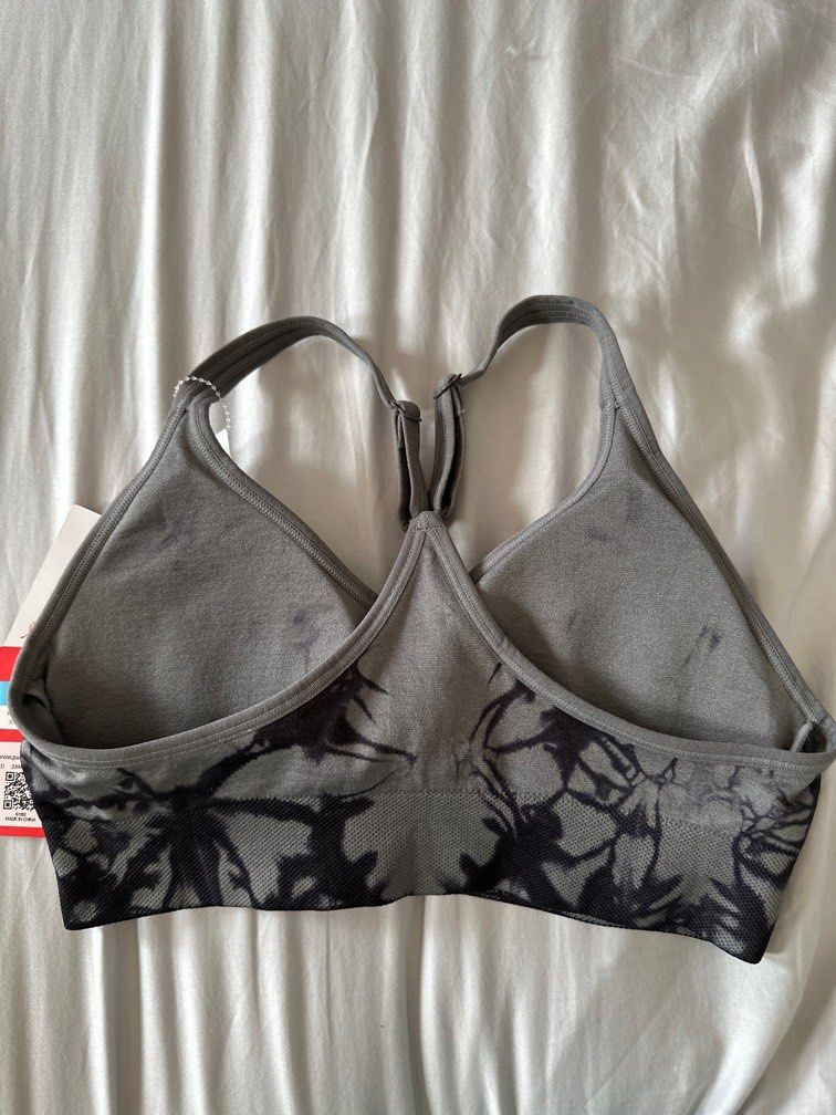 Puma Sports bra (Category: Activewear) located in Quezon City. Submitted by namaroo (Listing ID 1243149670, Image 2). Description: Retails $28 ~ ₱1521.69.
